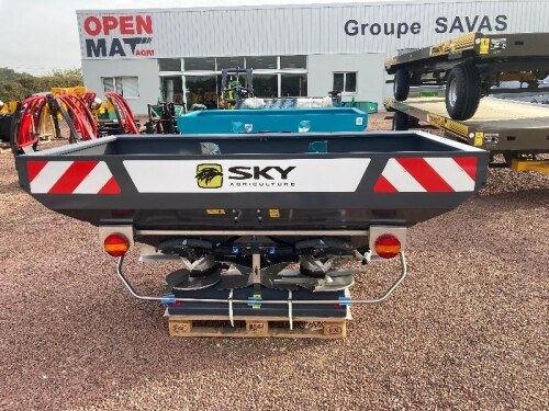 DX30+ WPB 18 28 Sky Agriculture Distributeur d'engrais