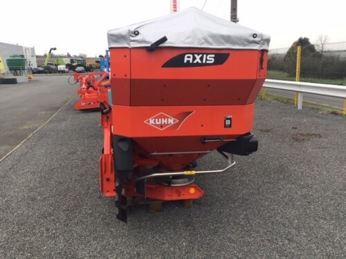 AXIS 40.2 M-EMC Kuhn Epandage
