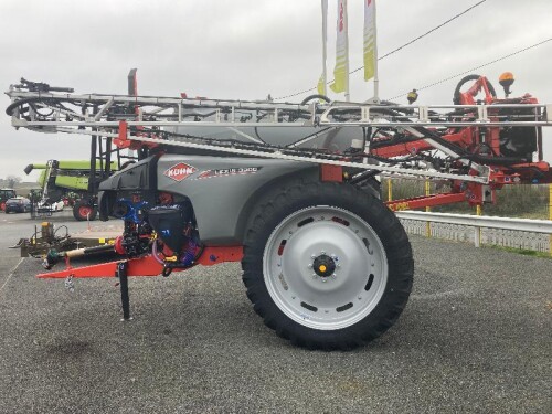 LEXIS 3000 Kuhn Pulv&eacute;risateur tra&icirc;n&eacute;